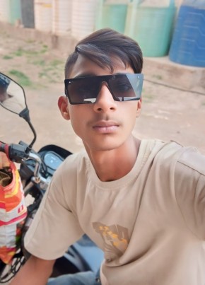 Arvind pal, 18, India, Bāzpur