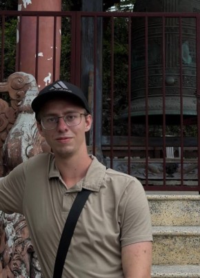 Эдуард из Новосибирска 20 лет