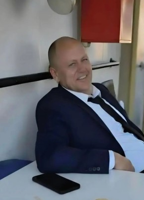 Роман из Владивостока 49 лет