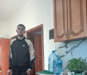 Noku, 20, Tirana