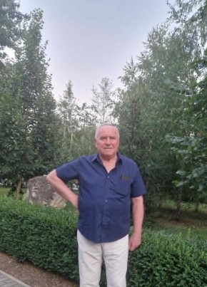 victor из Chişinău 69 лет