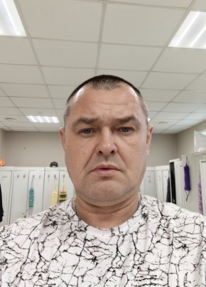 Олег из Екатеринбурга 48 лет