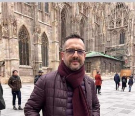 Walid, 50, Algiers