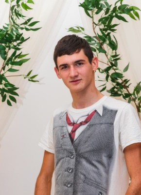 Artur, 21, Україна, Ладижин