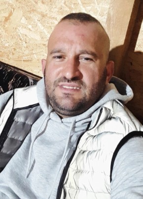 Gabriel, 36, Romania, Leul