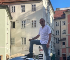 Vitalik, 38, Prague