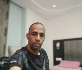 Mousaoui, 44, Adrar