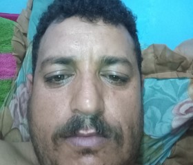 Yu, 25, Sanaa