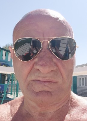 Юрий из Ростова-на-Дону 69 лет