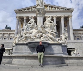 Evgenii, 36, Budapest
