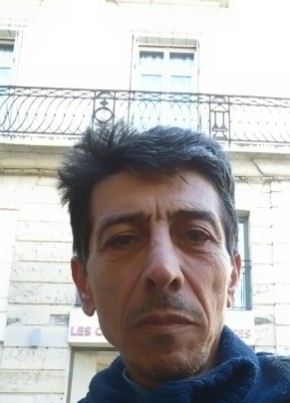 Omar jarjnazi, 59, République Française, Saumur