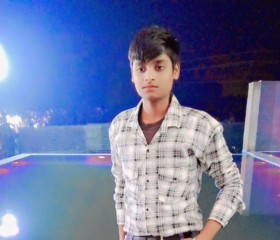 Ankit, 20, Bari