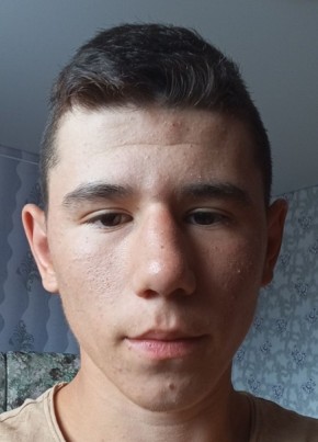 Максим из Белебея 19 лет