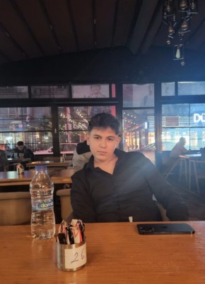 Salih, 18, Türkiye Cumhuriyeti, Ankara