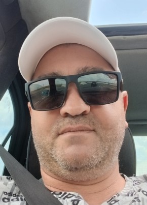 Дмитрий Нагиев из Саратова 44 года