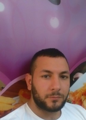 Mustafa tilev, 30, Türkiye Cumhuriyeti, Esenyurt