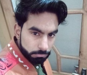 Mad ji, 33, Gujranwala