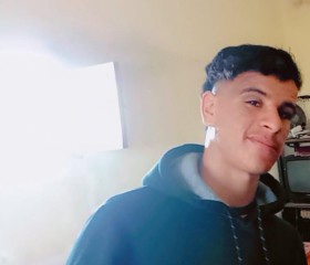 Mohamed, 18, Rabat