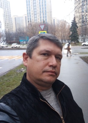 Илья из Москвы 48 лет