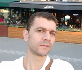 Wardeh, 36, Dakar