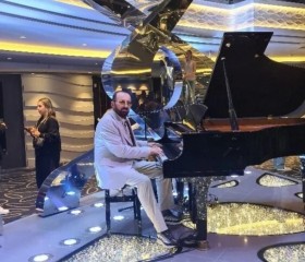 Maks, 50, Boom