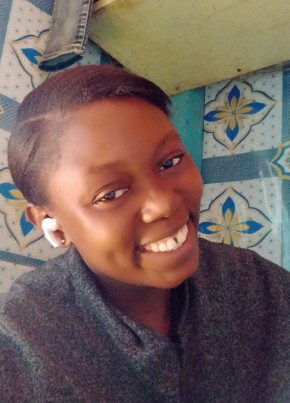 Brenda, 18, Republic of Cameroon, Yaoundé