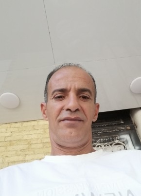 Moumou, 37, People’s Democratic Republic of Algeria, Oran
