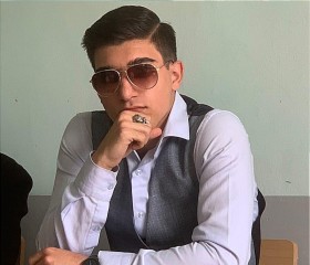 Robert, 20, Gyumri
