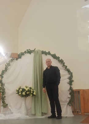 Максим из Гагарина 44 года