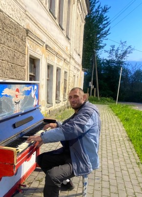 Сергей из Великого Новгорода 44 года