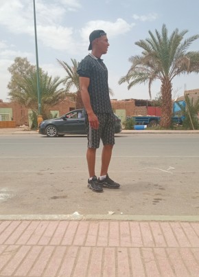 Anouar из زاكورة 22 года