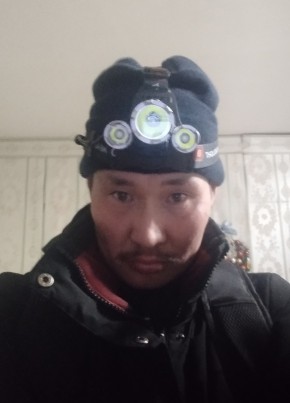 Владимир, 39, Россия, Магадан