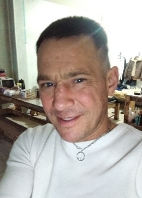 Саша из Новоуральска 46 лет