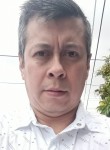 Yermi, 44, Bogota