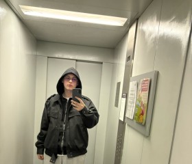 Bogdan, 18, Los Angeles