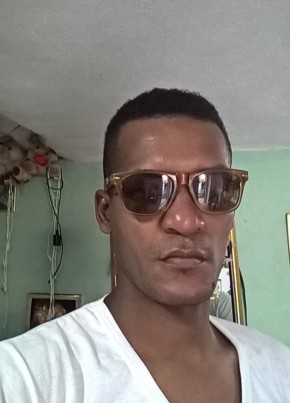 Yusniel, 38, República de Cuba, La Habana