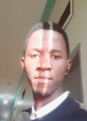 Raymond astronau, 22, Uganda, Masaka