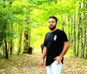 Omid, 32, Blois