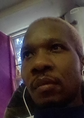 Alig, 27, Botswana, Gaborone