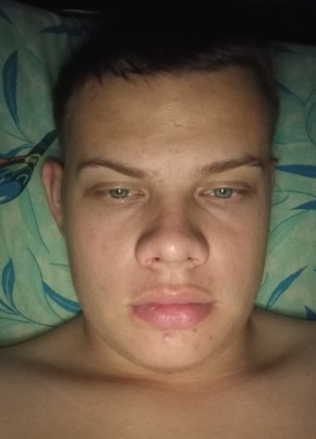 Титов Максим из Шахуньи 19 лет