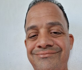 Juliomercado, 18, Mayagueez