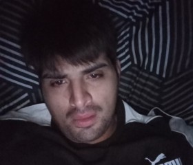 IRAK, 24, Iquique