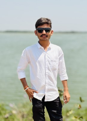 Bapu, 19, India, Ahmedabad