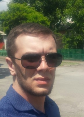 Артём, 35, Россия, Щекино