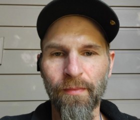 Brian, 40, Bainbridge Island