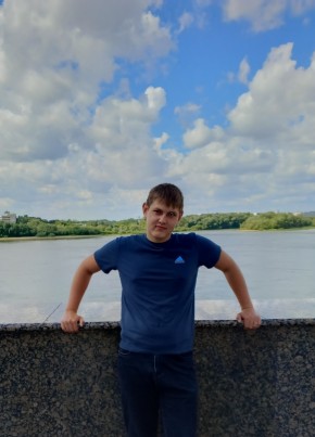 Антон из Омска 18 лет