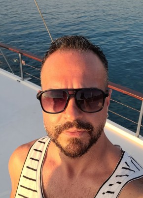 Burak Doğan, 39, Türkiye Cumhuriyeti, İstanbul