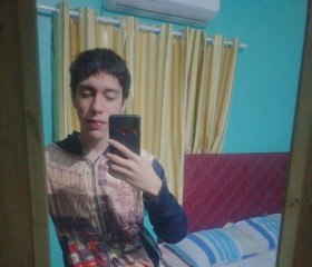 Carlos, 19, Puerto Esperanza