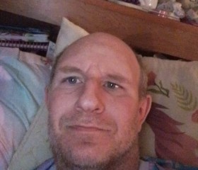 Benoît, 46, Montreal