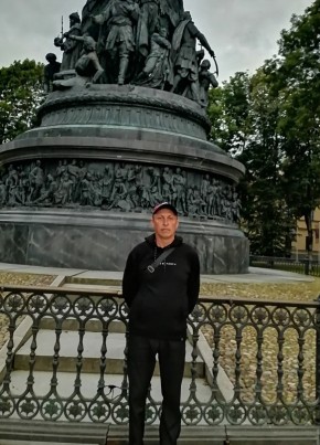 Дмитрий из Великого Новгорода 46 лет